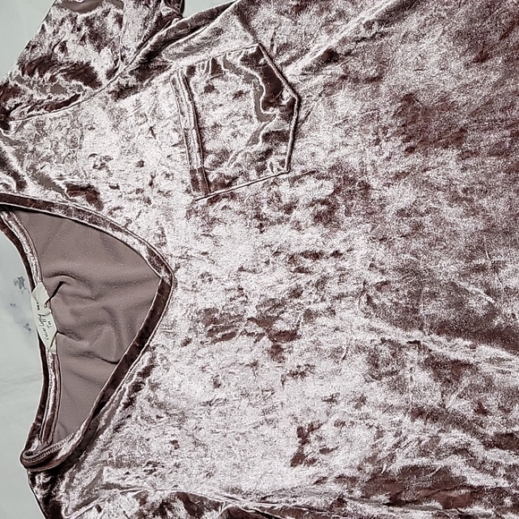 3/$20 Spring + Mercer Mauve Crushed Velvet beautiful tee NWOT ZB - Picture 2 of 5